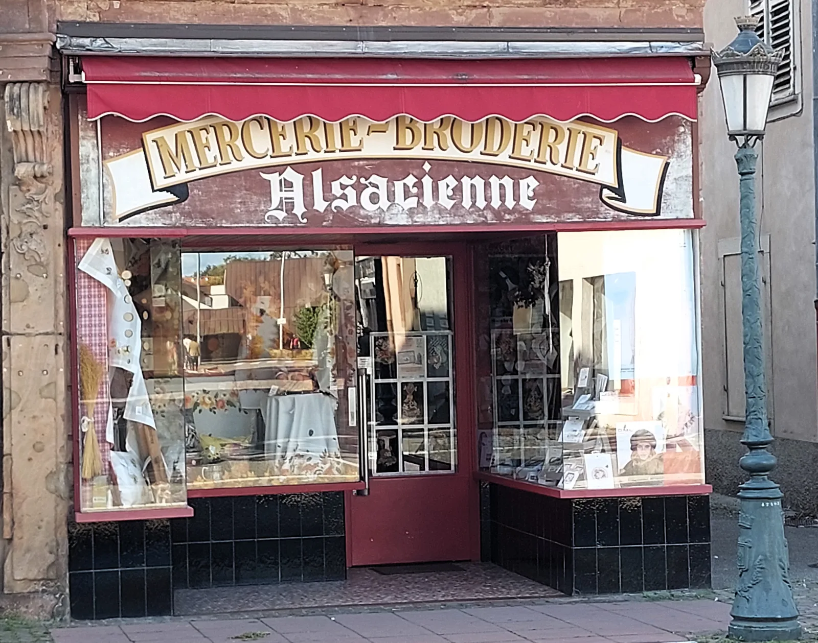 Broderie alsacienne : motifs régionaux en point de croix 2026