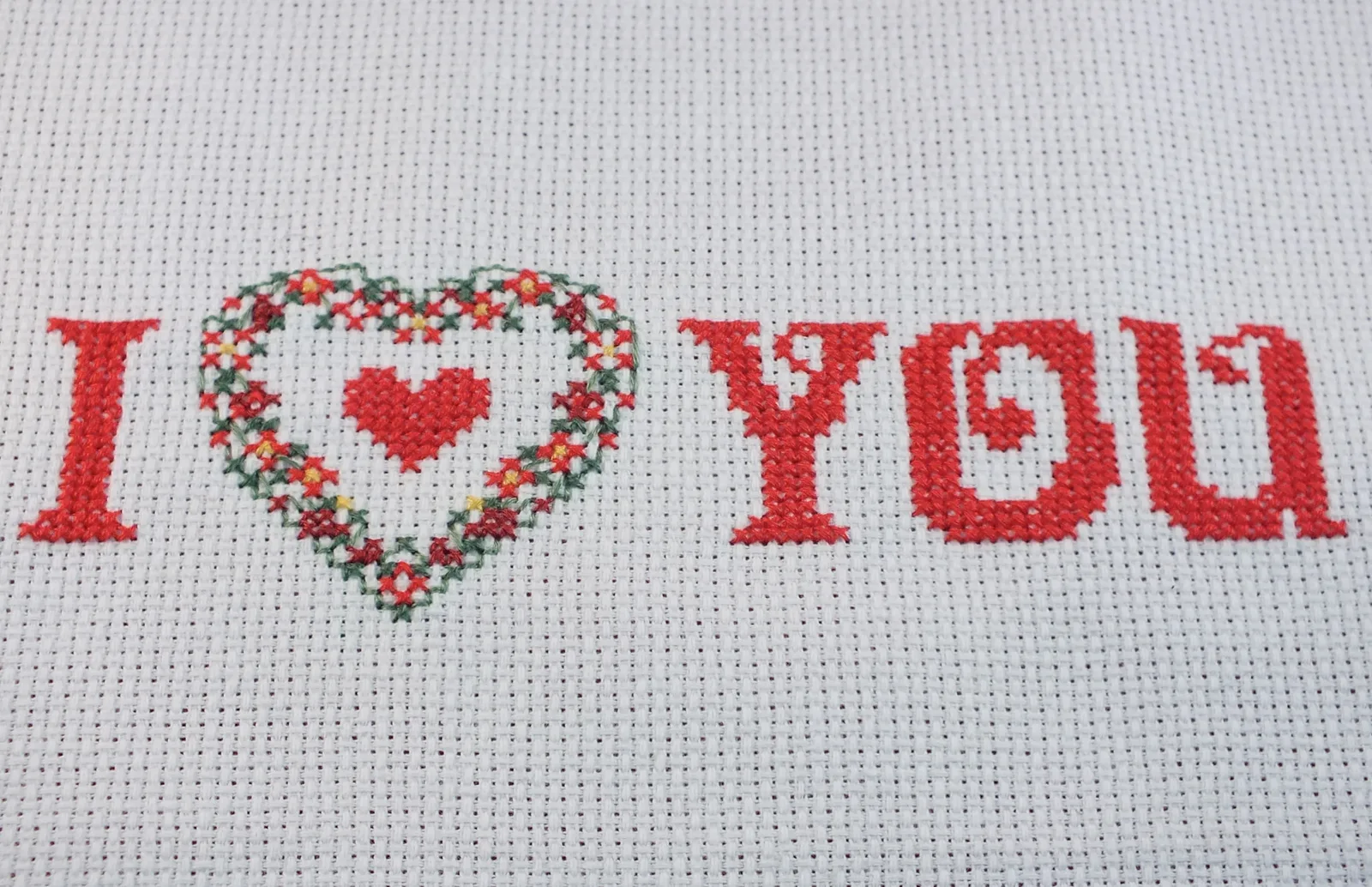 Cadeau brodé DIY 2026 : 10 idées personnalisées pour toutes les occasions