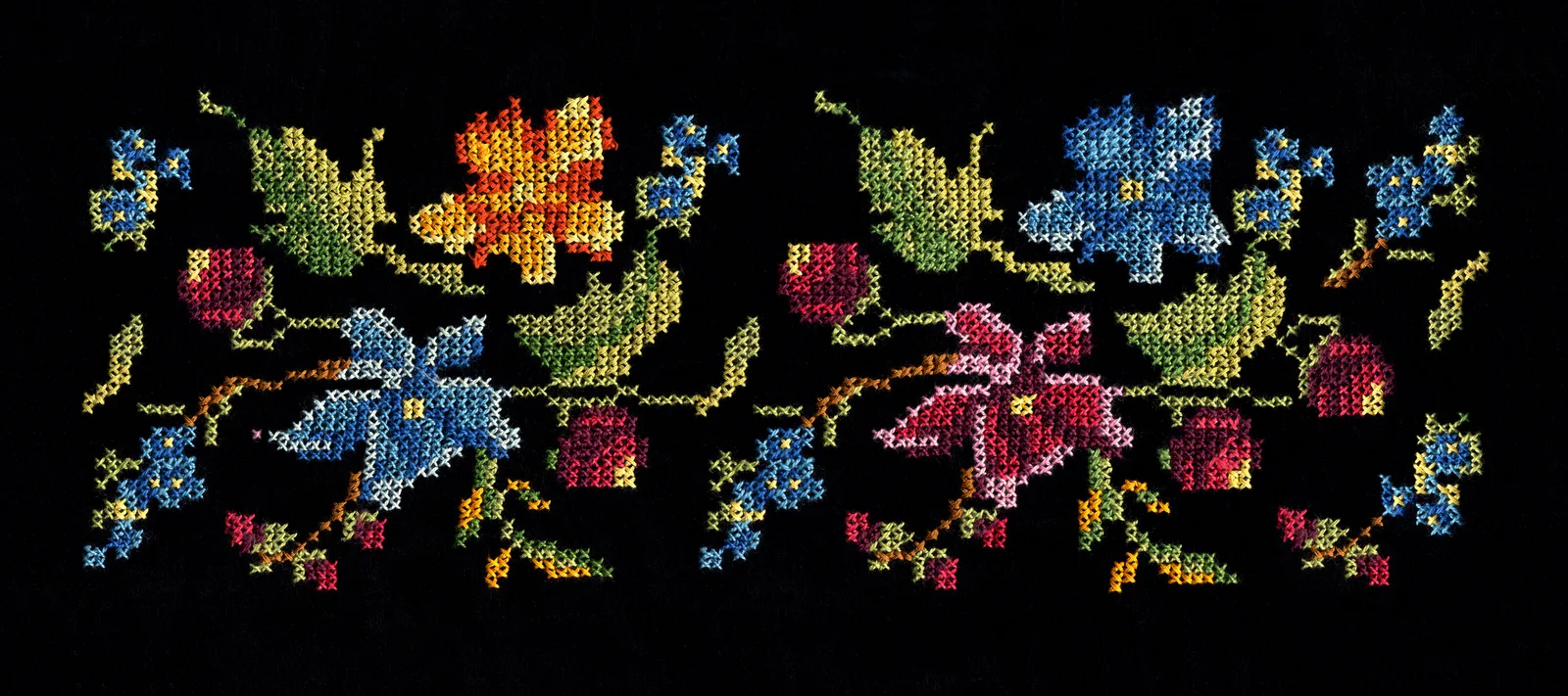 broderie point de croix florale colorée sur fond noir, parfaite comme cadeau fait main
