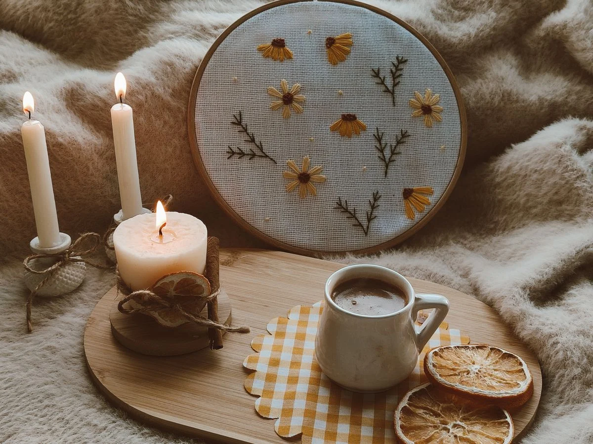 Déco d'automne 2026 : réchauffer son intérieur avec la broderie