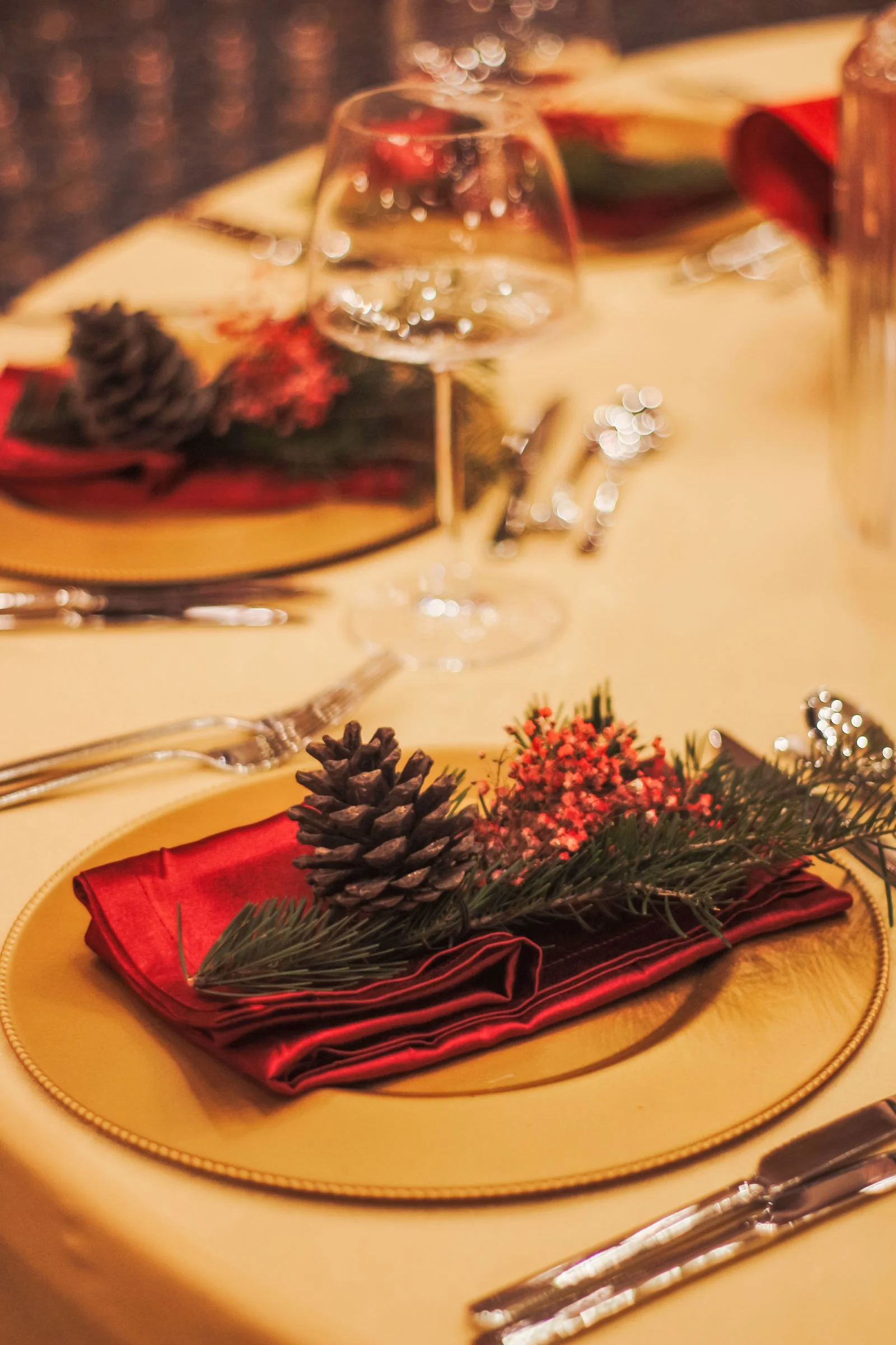 Table de Noël 2026 : sets et serviettes brodées pour recevoir