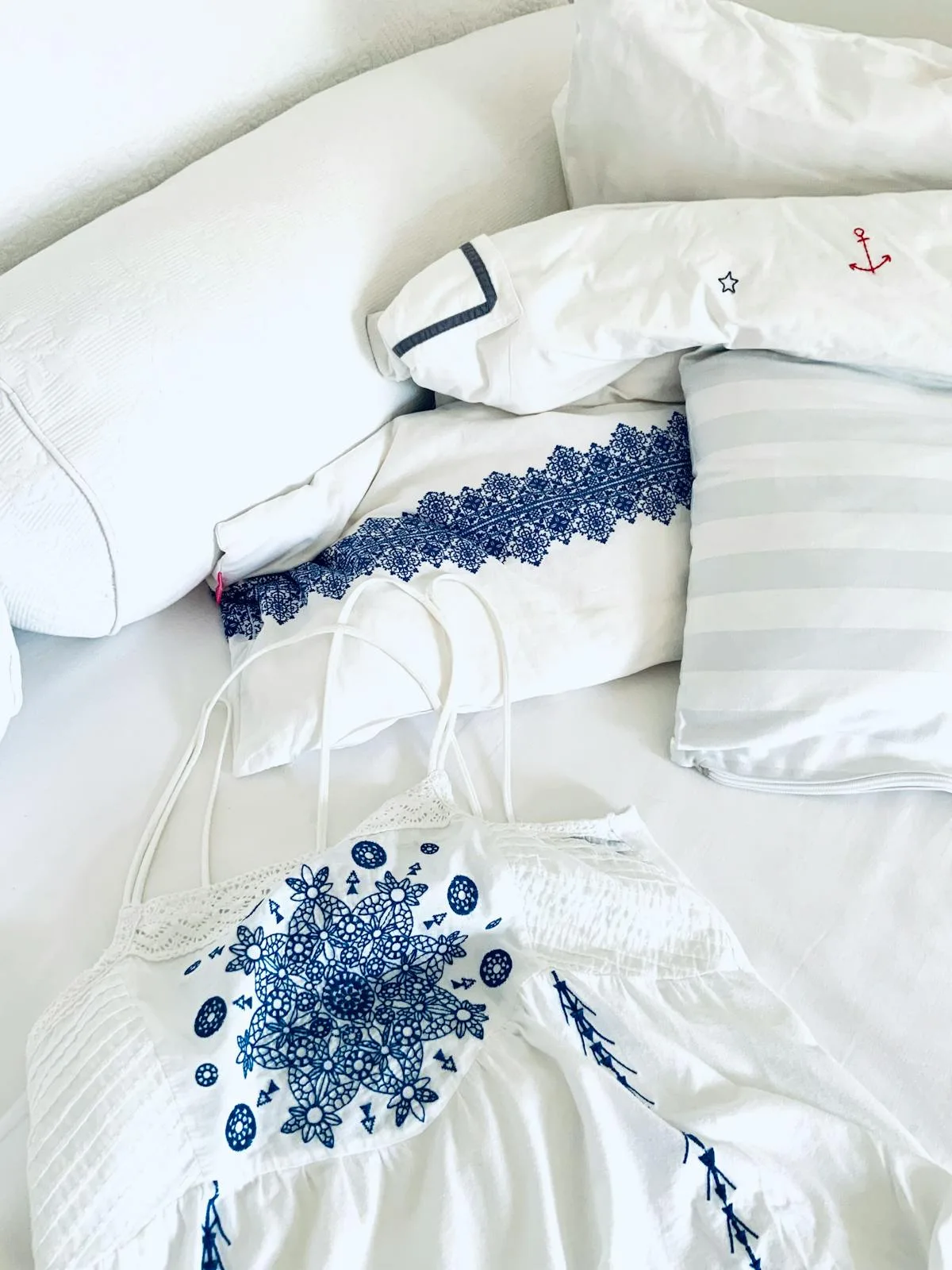 Linge de maison brodé 2026 : draps, taies et textiles de chambre