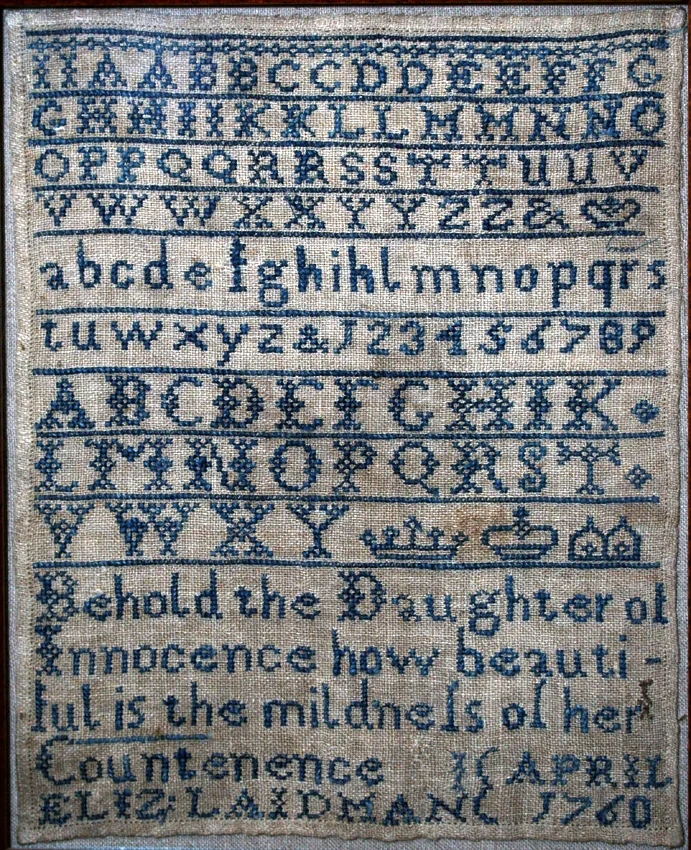 Sampler historique point de croix avec alphabet complet brodé sur toile de lin — tradition anglaise XVIIIe siècle